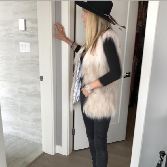 Source Unknown Cream Faux Fur Vest - Picture 4 of 13